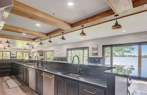 Markesan House | Lakefront! Huge Game RM + Chefs Kitchen! Sleep 40!