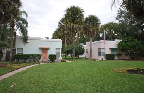 Lake Davis - Greenwood Cottage | Lakefront - Lake Davis Art Deco Cottage