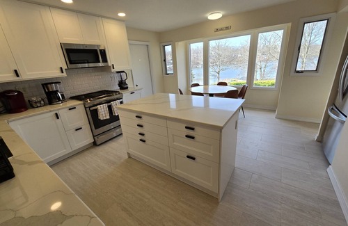 Walton Park House | Lakefront/Legoland/West Point Retreat Under 1 Hour From NYC! Heated pool & Spa!