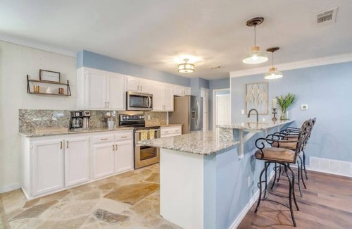 Gordon House | Lakefront Living with Pickleball, Basketball, Hot Tub & Lake activities