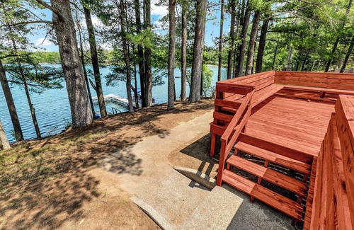 Riverview House | Lakefront Lodge-Private Dock-Swimming-Game Room