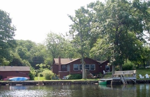South Kingstown House | Lakefront Log Cabin nnTaking reservations for the 2025 Season
