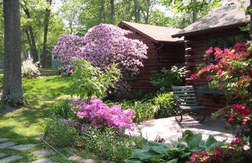 South Kingstown House | Lakefront Log Cabin nnTaking reservations for the 2025 Season