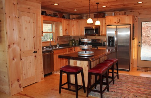 Valdese Cabin | Lakefront Log Cabin with private dock on Lake Rhodhiss with Kayaks & Paddleboard