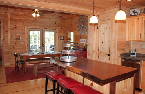 Valdese Cabin | Lakefront Log Cabin with private dock on Lake Rhodhiss with Kayaks & Paddleboard