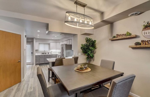 Lake Delton Condo | Lakefront Luxury 212 · Lakefront Luxury for Families or Couples