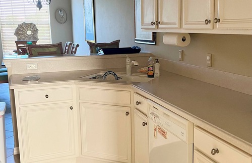 Iona Condo | Lakefront luxury 3-bedroom 2-bath condo with garage in Fort Myers, near beach!