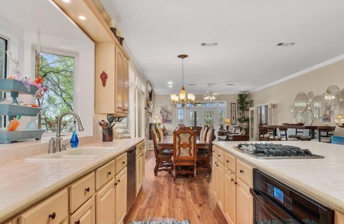 Etoile House | Lakefront Luxury for the Whole Crew