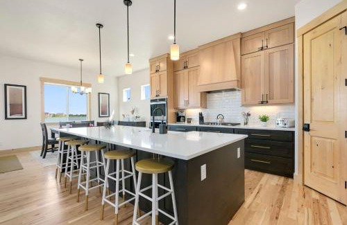 Centerra Villa | Lakefront Luxury - Hot Tub, Pool Table & Views!
