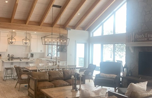 Lac La Hache Ski Chalet | Lakefront Luxury on Lac La Hache – 4BR, Sleeps 8+ Private Launch Dock & Hot Tub!