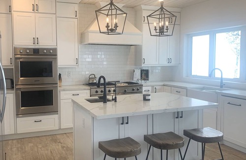 Lac La Hache Ski Chalet | Lakefront Luxury on Lac La Hache – 4BR, Sleeps 8+ Private Launch Dock & Hot Tub!