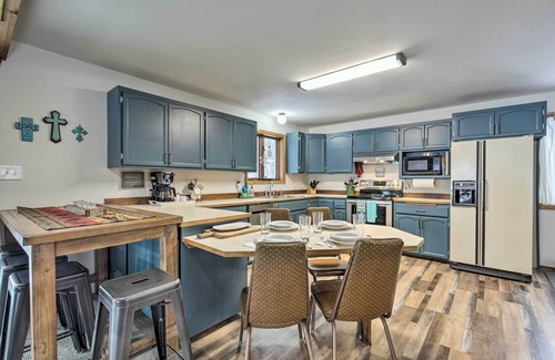 Mercer House | Lakefront Mercer Home: Private Dock & Kayaks!