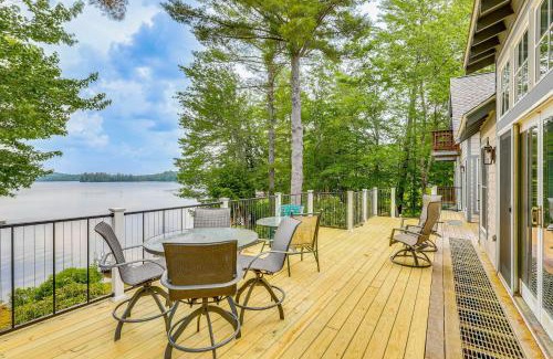New London House | Lakefront New London Retreat with Dock and Hot Tub!