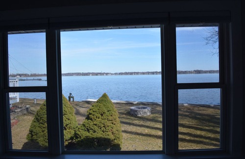 Pistakee Highlands Cottage | Lakefront, Newly Renovated, Tranquil Getaway, Free Water Sports