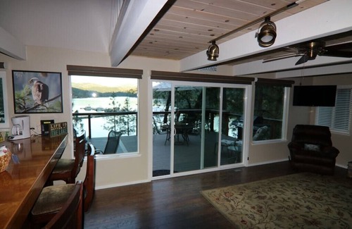 Lakehead House | Lakefront Paradise, 24 Guests, 4 Decks, 2 Hot Tubs, Water Toys, 7 Bedrm, 4 Bath
