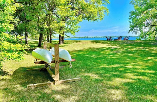 Battle Lake House | LAKEFRONT Private Dock Walk to Town 4 Bed Sleep 12