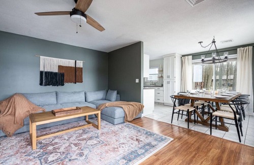 Hastings Cottage | Lakefront, Private Lake, hot tub, Game Room & pets