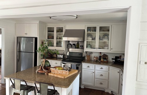 Fortson House | Lakefront property with beautiful views, deck, 35 min from Auburn Univ & Stadium