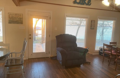 Leon County House | Lakefront Property with Boat Dock close to public boat ramp! Beautiful sunsets!
