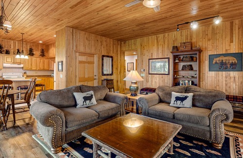 Manitowish Waters Condo | Lakefront resort retreat with screened porch, fireplace, pool, marina, & dining