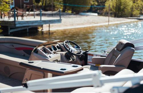 Mayfield House | Lakefront Resort Retreat-Pontoon & SUP Rentals