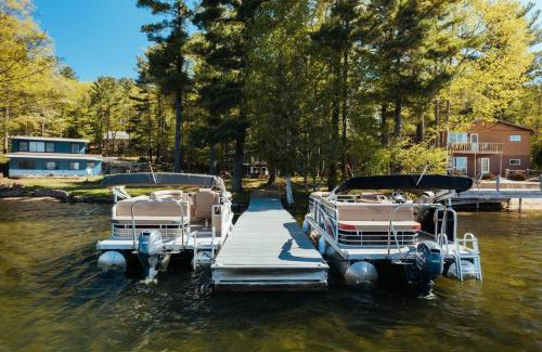 Mayfield House | Lakefront Resort Retreat-Pontoon & SUP Rentals