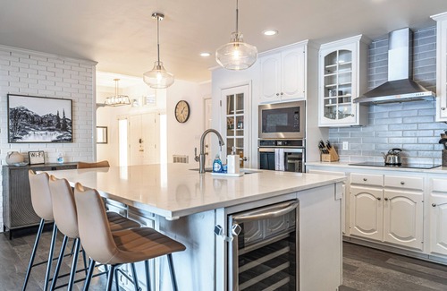 Whispering Pines House | Lakefront Retreat Mins to Golf! Sleeps 8 guests!