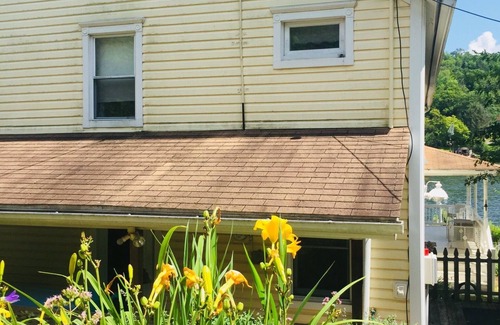 Nicholson House | Lakefront Retreat Near golf and skiing in Northeast PA