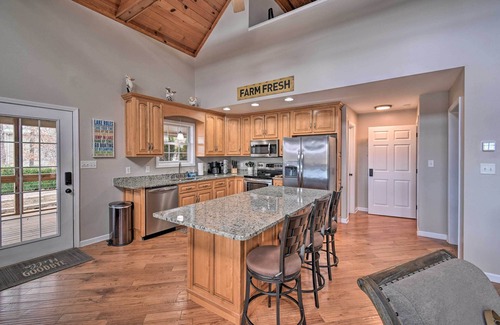 Cub Run House | Lakefront Retreat w/Views, Near Mammoth Cave!