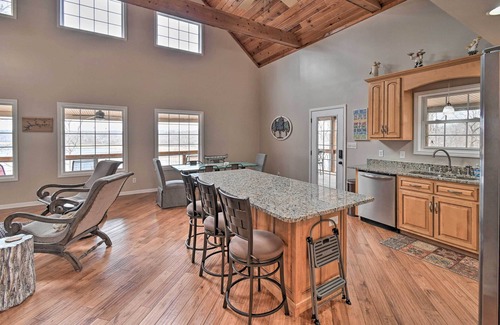 Cub Run House | Lakefront Retreat w/Views, Near Mammoth Cave!