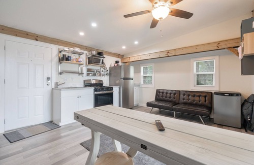 Lutz House | Lakefront Studio - Cozy - Stunning Views