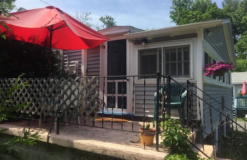 Goshen Cottage | Lakefront Summer Cottage~Sparkling clean social distancing space