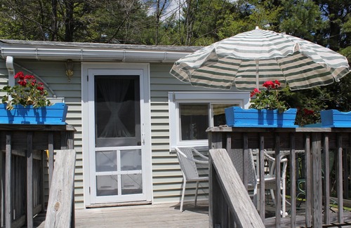 Goshen Cottage | Lakefront Summer Cottages~Sparkling clean social distancing space!