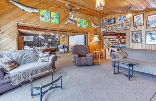 Suring House | Lakefront Suring Home with Pool Table and Views!