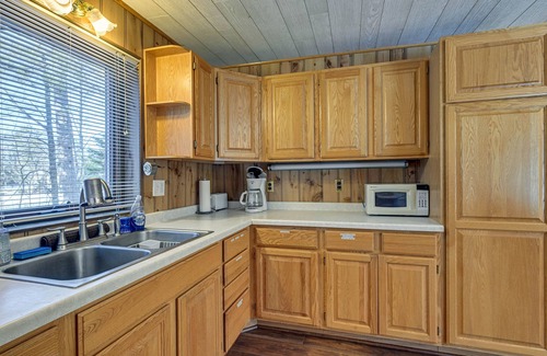 Townsend Cabin | Lakefront Townsend Cabin w/Fire Pit & Dock!