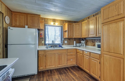 Townsend Cabin | Lakefront Townsend Cabin w/Fire Pit & Dock!