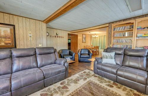 Townsend House | Lakefront Townsend Cabin with Fire Pit and Dock!