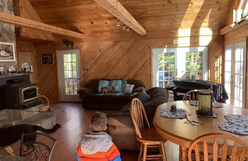 Beddington House | Lakefront vacation Rental 3 bedrooms, 1 bath, sleeps 6