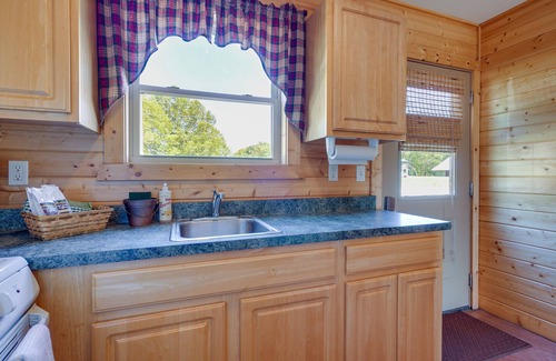 Columbia Cabin | Lakefront Vacation Rental w/Patio & Grill!
