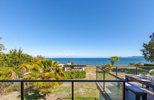 Waitahanui House | Lakefront Villa - Waitahanui Holiday Home