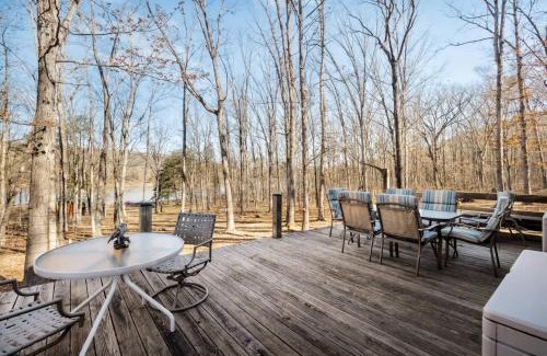 Points House | Lakefront w Water Toys Deck Fire Pit & Grill