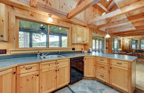 Westhampton Cabin | Lakefront Westhampton Cabin w/Beach + Kayaks!