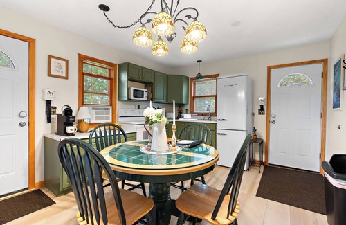 Lindstrom Cabin | Lakefront, wildlife Cabin retreat - Pelican Bay Cabin