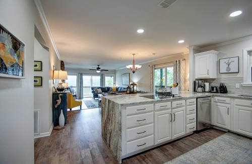 Mid America Condo | Lakefront with covered boat slip