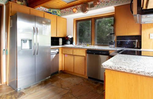 Lost Bridge Village House | Lakefront with Hot Tub/Sauna-Beaver Lake,Arkansas