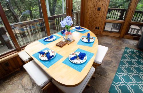 Lost Bridge Village House | Lakefront with Hot Tub/Sauna-Beaver Lake,Arkansas