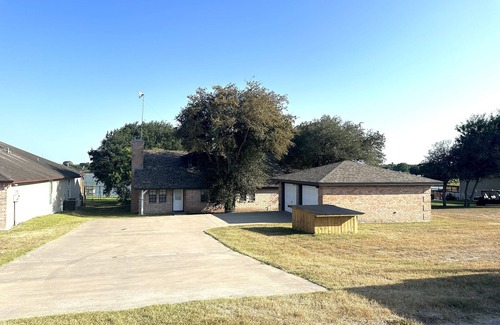 Dinero House | Lakehouse at Lake Corpus Christi with pier