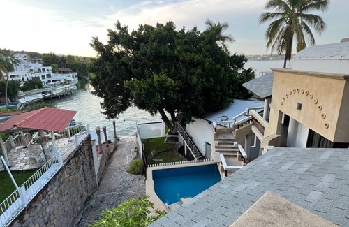 Tequesquitengo House | Lakehouse, beautiful house in front of the lake of Tequesquitengo.