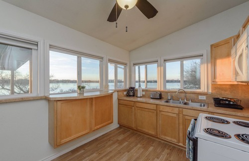 Frisco House | Lakehouse Bungalow-Frisco Location