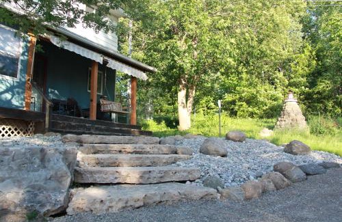 South Bruce Peninsula Ski Chalet | Lakehouse chalet on Sky Lake Ontario 5 bedrooms